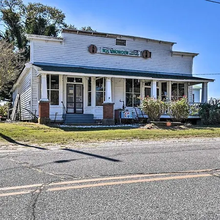 Cozy Currituck Home With Fire Pit Near Ferry!